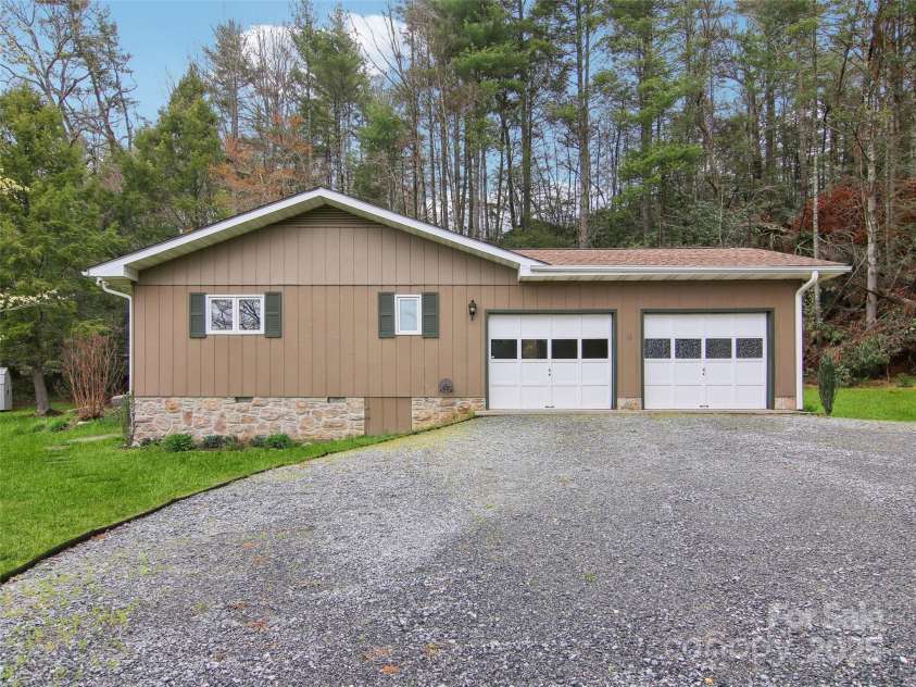 11 Floral Drive, Pisgah Forest, NC 28768.  MLS# CAR4237580, YatesRealty ID 7139. 