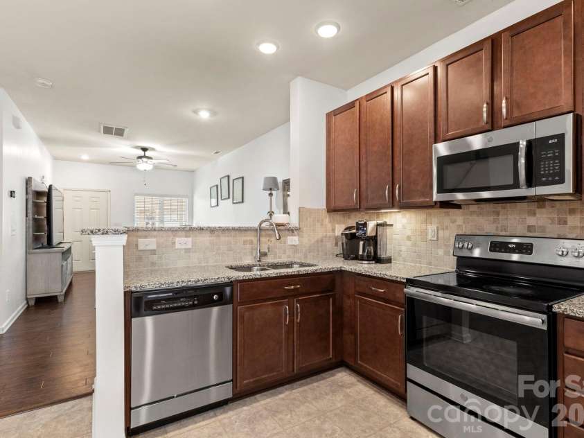 12221 Whiteside Drive, Charlotte, NC 28278.  MLS# CAR4360078, YatesRealty ID 7140. 
