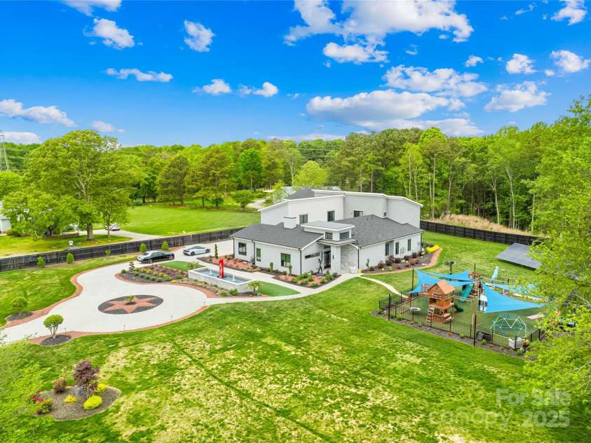 15700 Youngblood Road, Charlotte, NC 28278.  MLS# CAR4220486, YatesRealty ID 7141. 