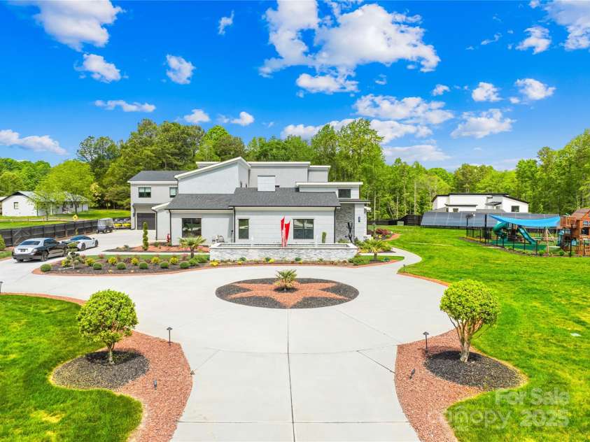 15700 Youngblood Road, Charlotte, NC 28278.  MLS# CAR4220486, YatesRealty ID 7141. 