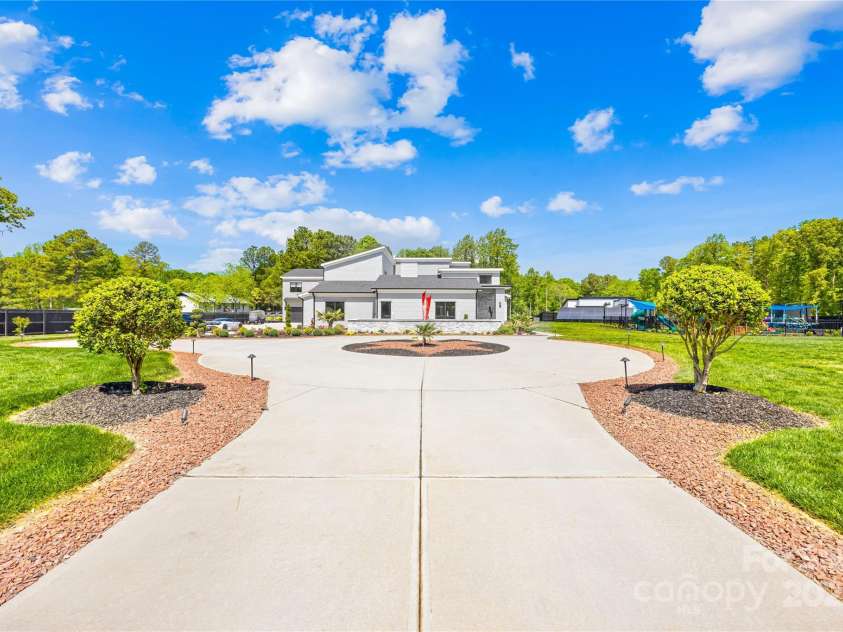 15700 Youngblood Road, Charlotte, NC 28278.  MLS# CAR4220486, YatesRealty ID 7141. 