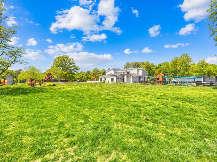 15700 Youngblood Road, Charlotte, NC 28278.  MLS# CAR4220486, YatesRealty ID 7141. 