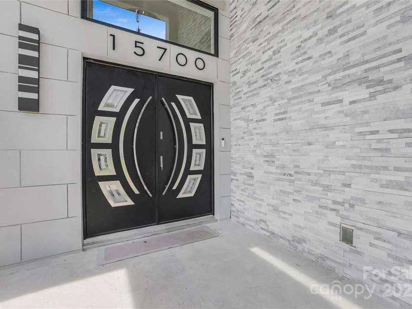 15700 Youngblood Road, Charlotte, NC 28278.  MLS# CAR4220486, YatesRealty ID 7141. 