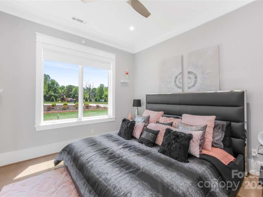 15700 Youngblood Road, Charlotte, NC 28278.  MLS# CAR4220486, YatesRealty ID 7141. 