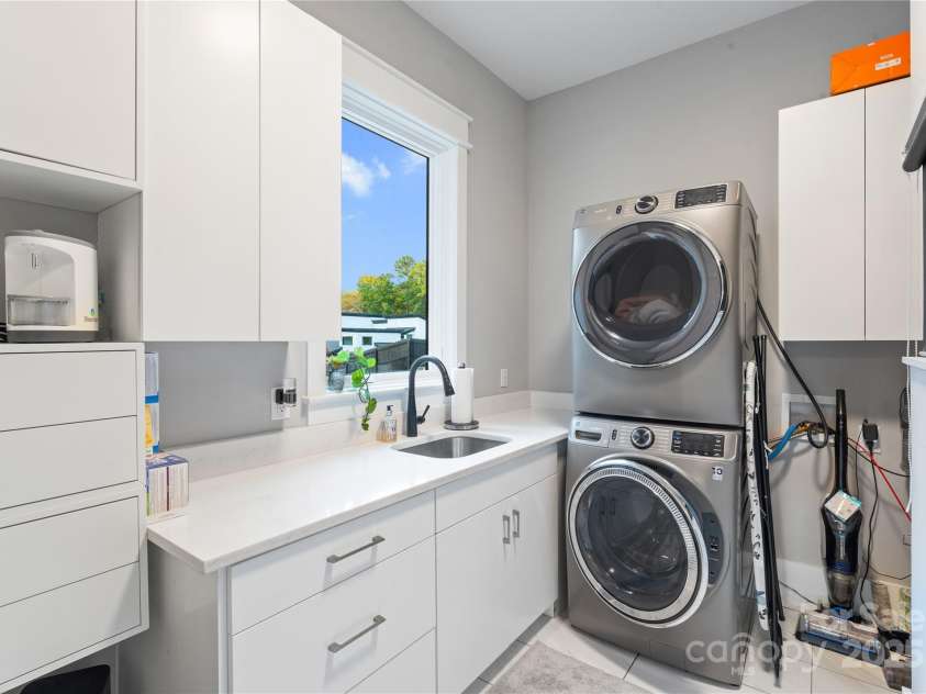 15700 Youngblood Road, Charlotte, NC 28278.  MLS# CAR4317068, YatesRealty ID 7141. 