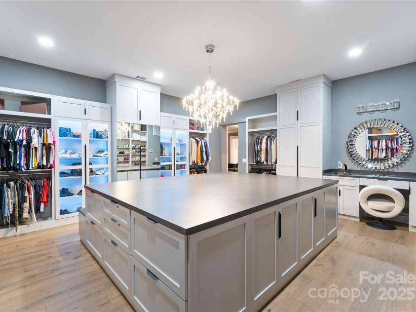 15700 Youngblood Road, Charlotte, NC 28278.  MLS# CAR4317068, YatesRealty ID 7141. 