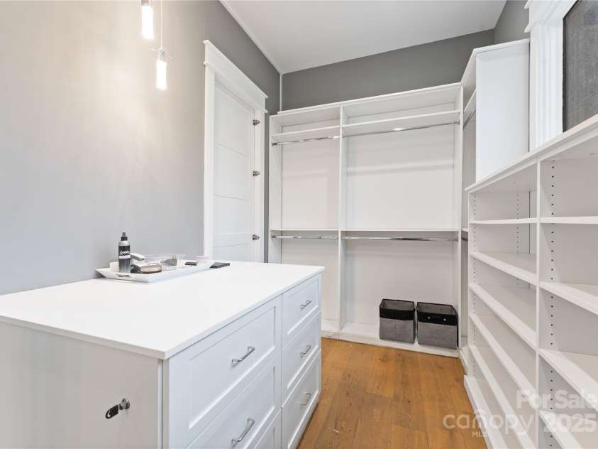 15700 Youngblood Road, Charlotte, NC 28278.  MLS# CAR4317068, YatesRealty ID 7141. 