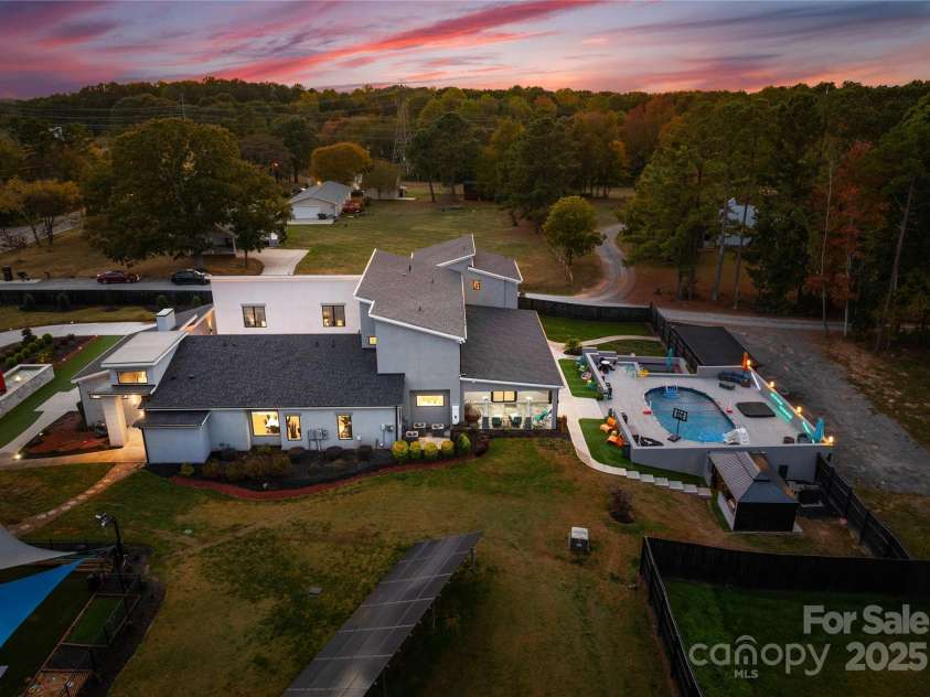 15700 Youngblood Road, Charlotte, NC 28278.  MLS# CAR4317068, YatesRealty ID 7141. 