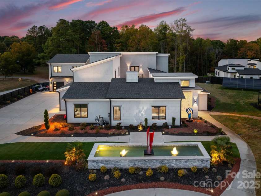 15700 Youngblood Road, Charlotte, NC 28278.  MLS# CAR4317068, YatesRealty ID 7141. 