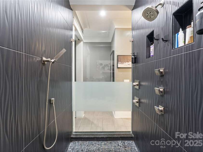 15700 Youngblood Road, Charlotte, NC 28278.  MLS# CAR4317068, YatesRealty ID 7141. 