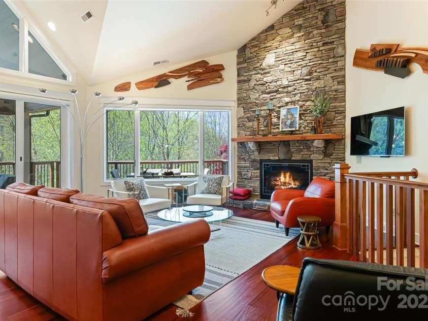 256 Senator Reynolds Road, Asheville, NC 28804.  MLS# CAR4245767, YatesRealty ID 7142. 