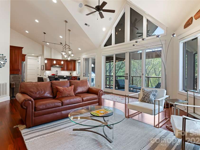 256 Senator Reynolds Road, Asheville, NC 28804.  MLS# CAR4245767, YatesRealty ID 7142. 