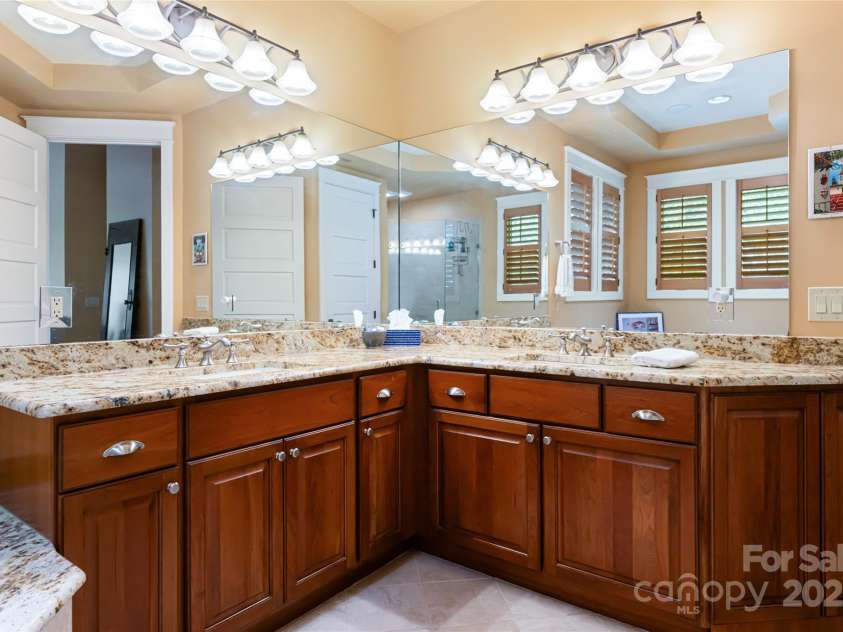 256 Senator Reynolds Road, Asheville, NC 28804.  MLS# CAR4245767, YatesRealty ID 7142. 