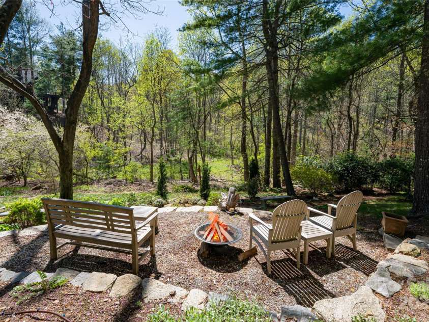 256 Senator Reynolds Road, Asheville, NC 28804.  MLS# CAR4245767, YatesRealty ID 7142. 