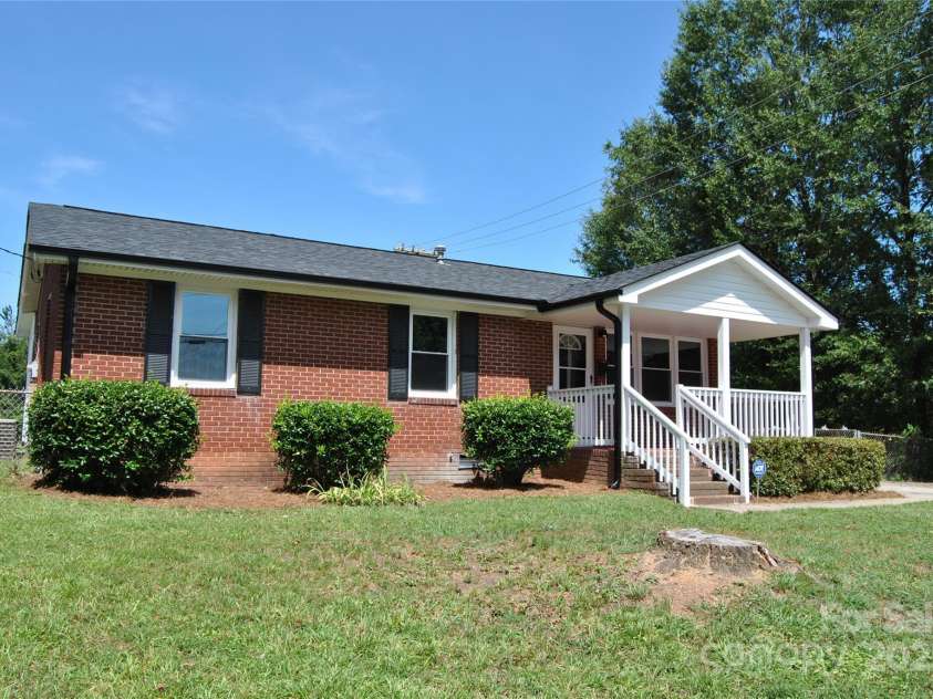 500 Doffin Lane, Gastonia, NC 28052.  MLS# CAR4179862, YatesRealty ID 7143. 