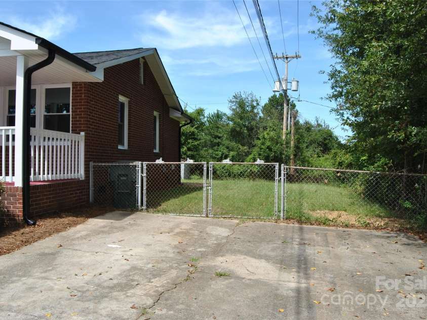 500 Doffin Lane, Gastonia, NC 28052.  MLS# CAR4179862, YatesRealty ID 7143. Driveway into back yard