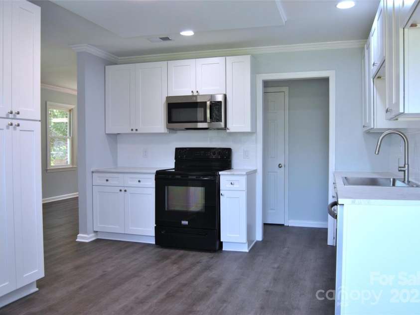 500 Doffin Lane, Gastonia, NC 28052.  MLS# CAR4179862, YatesRealty ID 7143. Kitchen