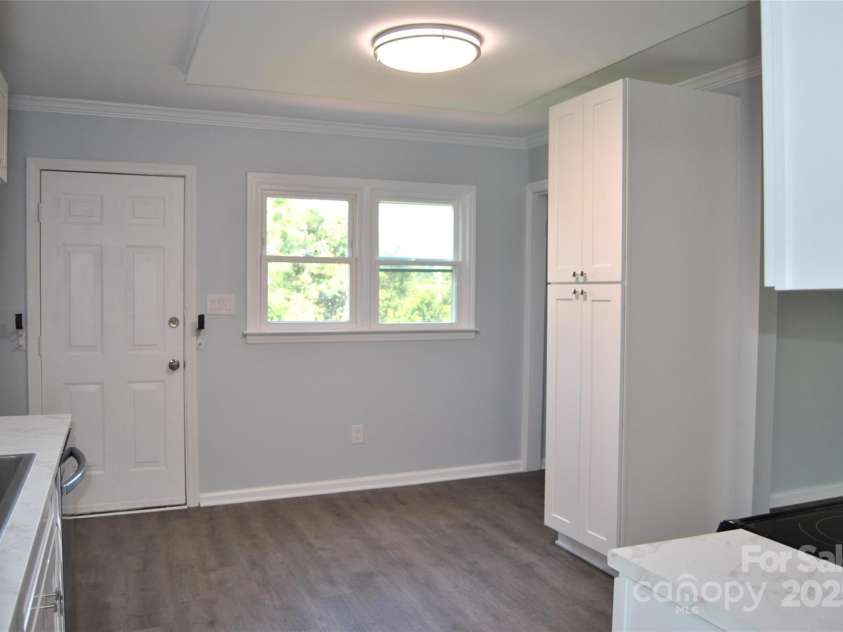 500 Doffin Lane, Gastonia, NC 28052.  MLS# CAR4179862, YatesRealty ID 7143. Kitchen