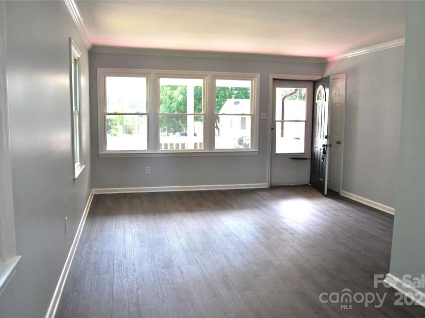 500 Doffin Lane, Gastonia, NC 28052.  MLS# CAR4179862, YatesRealty ID 7143. Living Room