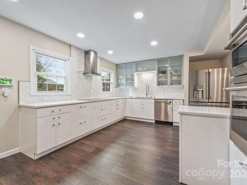 8308 Knights Bridge Road, Charlotte, NC 28210.  MLS# CAR4242605, YatesRealty ID 7144. 