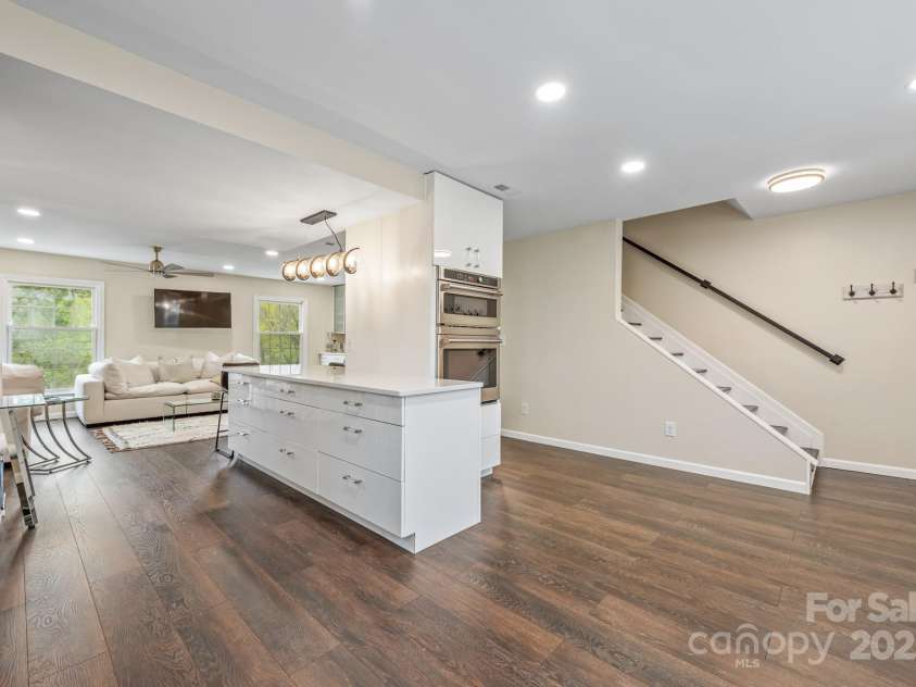 8308 Knights Bridge Road, Charlotte, NC 28210.  MLS# CAR4242605, YatesRealty ID 7144. 