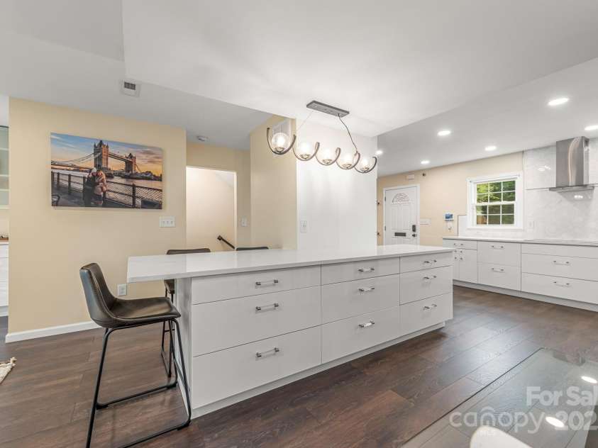 8308 Knights Bridge Road, Charlotte, NC 28210.  MLS# CAR4242605, YatesRealty ID 7144. 