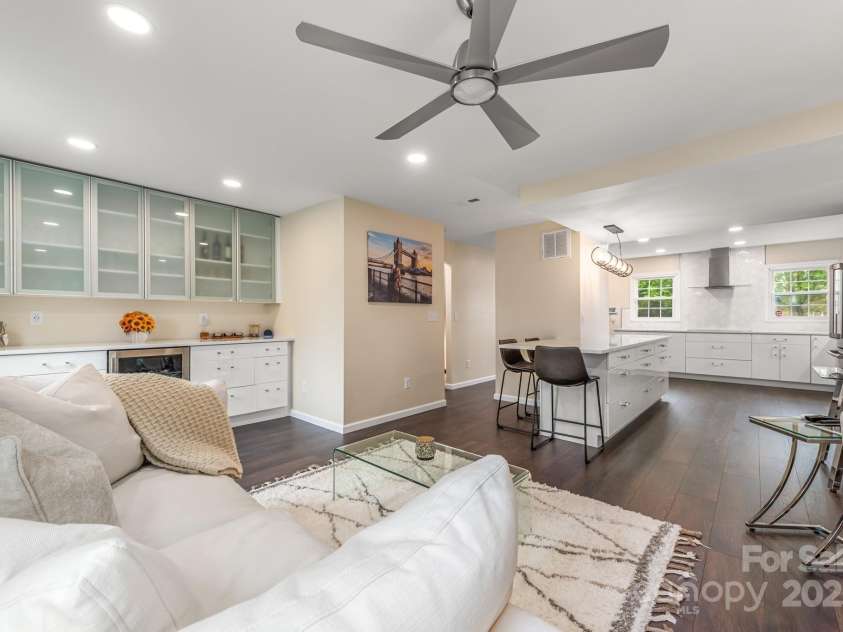 8308 Knights Bridge Road, Charlotte, NC 28210.  MLS# CAR4242605, YatesRealty ID 7144. 