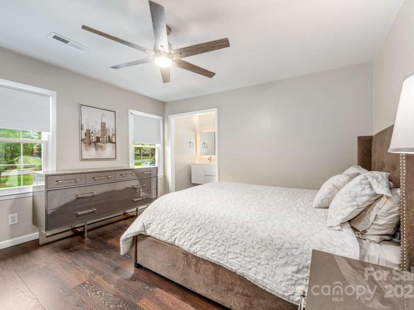 8308 Knights Bridge Road, Charlotte, NC 28210.  MLS# CAR4242605, YatesRealty ID 7144. 