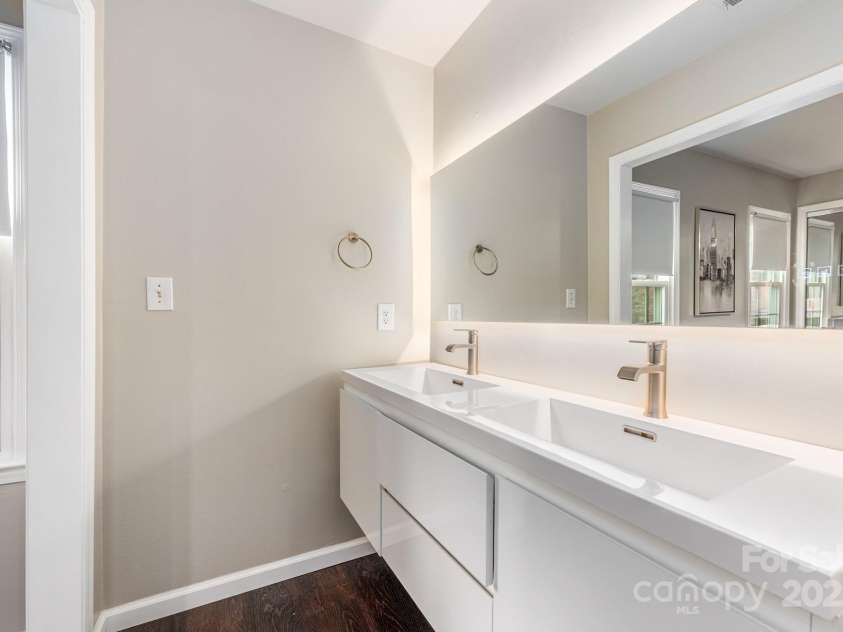 8308 Knights Bridge Road, Charlotte, NC 28210.  MLS# CAR4242605, YatesRealty ID 7144. 