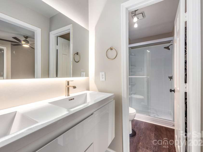 8308 Knights Bridge Road, Charlotte, NC 28210.  MLS# CAR4242605, YatesRealty ID 7144. 