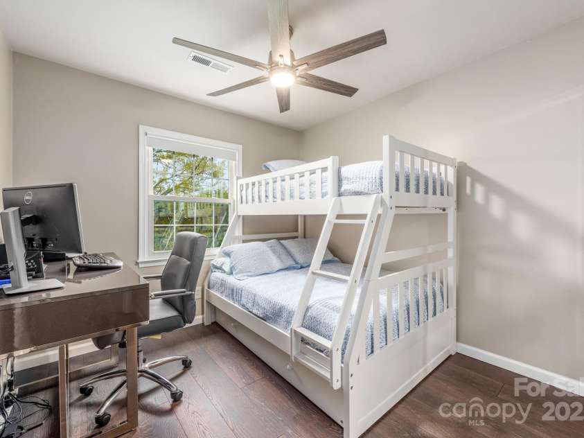 8308 Knights Bridge Road, Charlotte, NC 28210.  MLS# CAR4242605, YatesRealty ID 7144. 