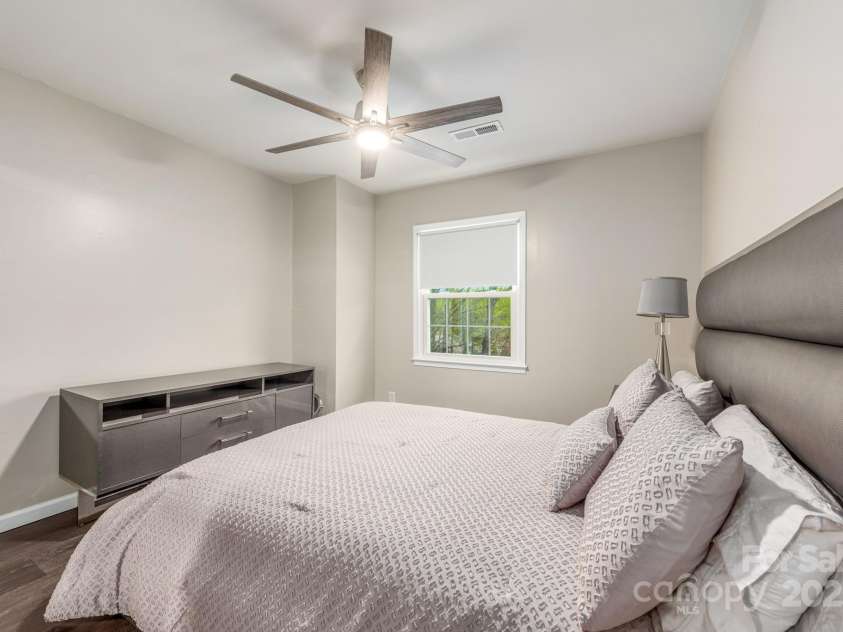 8308 Knights Bridge Road, Charlotte, NC 28210.  MLS# CAR4242605, YatesRealty ID 7144. 