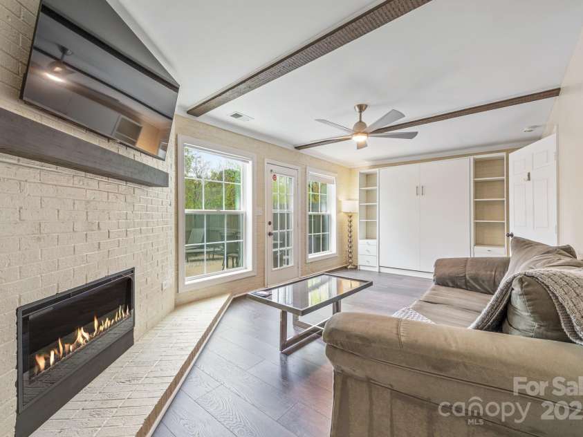 8308 Knights Bridge Road, Charlotte, NC 28210.  MLS# CAR4242605, YatesRealty ID 7144. 