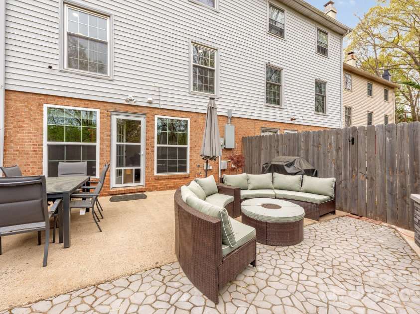 8308 Knights Bridge Road, Charlotte, NC 28210.  MLS# CAR4242605, YatesRealty ID 7144. 