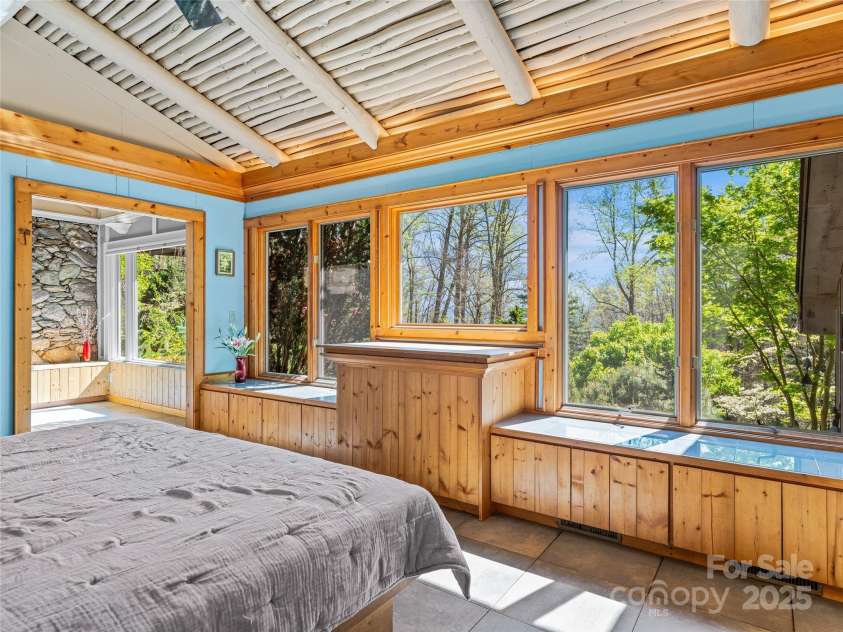 633 Upper Herron Cove Road, Asheville, NC 28804.  MLS# CAR4248389, YatesRealty ID 7146. 