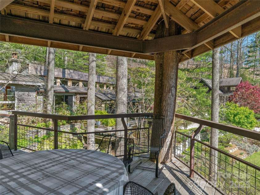 633 Upper Herron Cove Road, Asheville, NC 28804.  MLS# CAR4248389, YatesRealty ID 7146. 