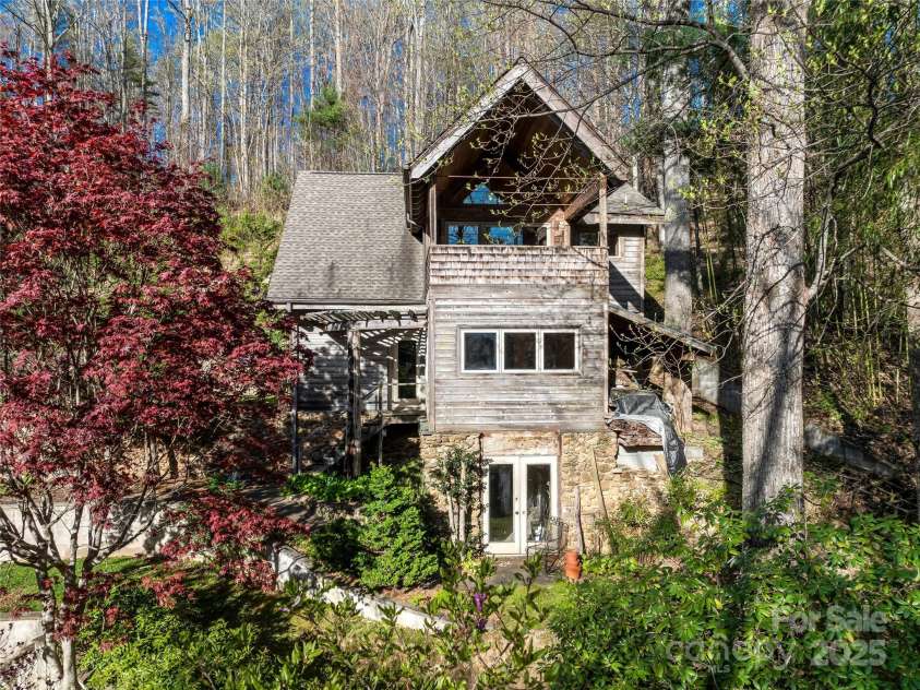 633 Upper Herron Cove Road, Asheville, NC 28804.  MLS# CAR4248389, YatesRealty ID 7146. 