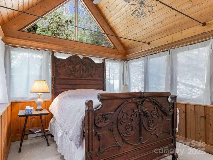 633 Upper Herron Cove Road, Asheville, NC 28804.  MLS# CAR4248389, YatesRealty ID 7146. 