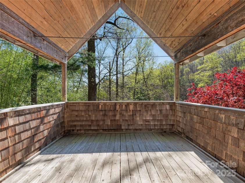 633 Upper Herron Cove Road, Asheville, NC 28804.  MLS# CAR4248389, YatesRealty ID 7146. 