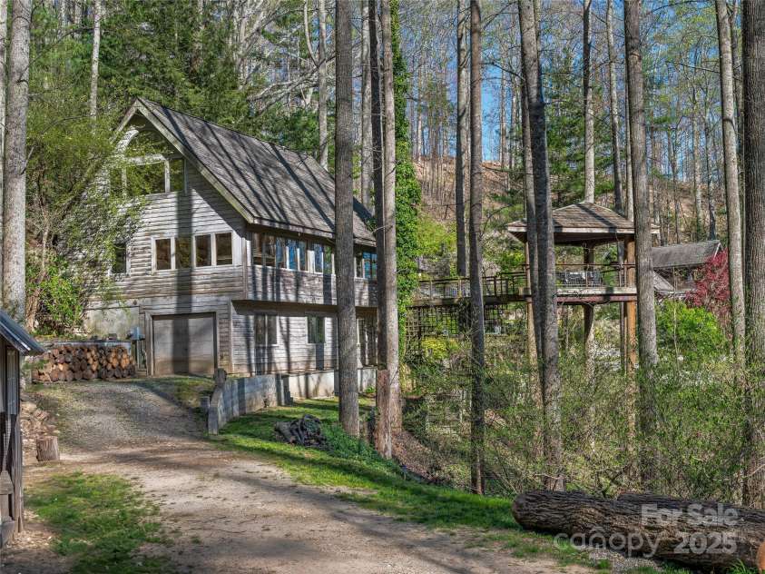 633 Upper Herron Cove Road, Asheville, NC 28804.  MLS# CAR4248389, YatesRealty ID 7146. 