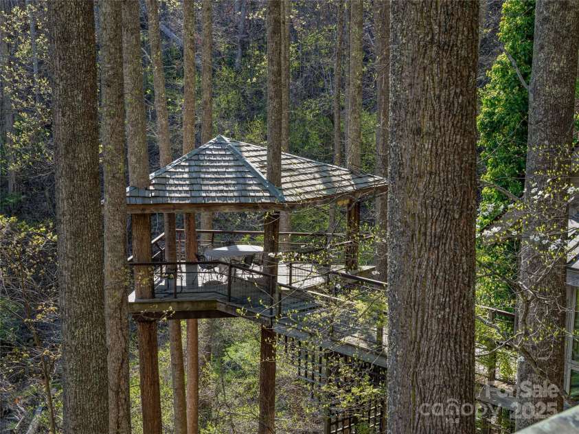 633 Upper Herron Cove Road, Asheville, NC 28804.  MLS# CAR4248389, YatesRealty ID 7146. 