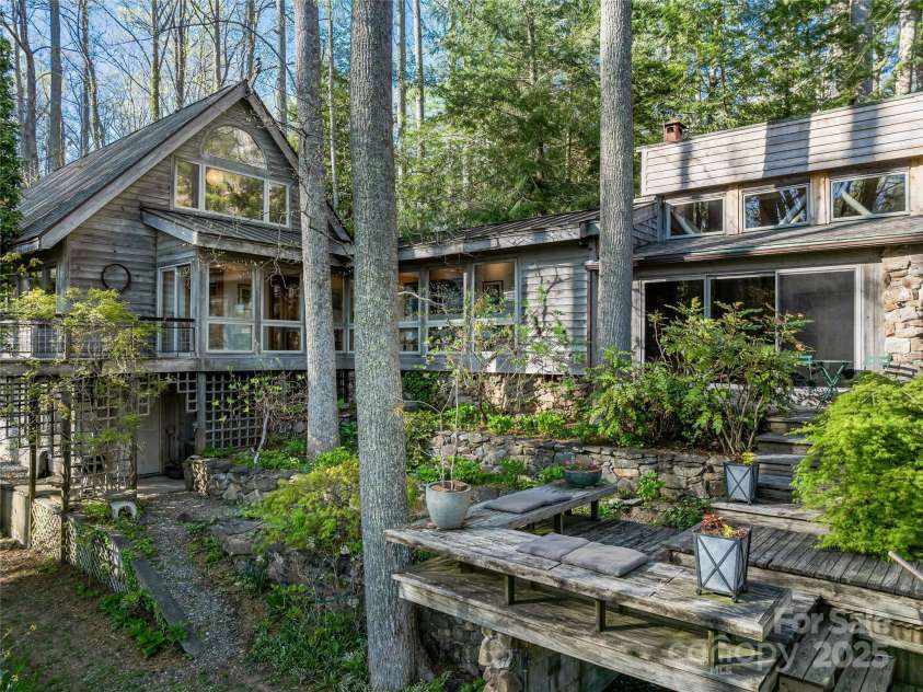 633 Upper Herron Cove Road, Asheville, NC 28804.  MLS# CAR4248389, YatesRealty ID 7146. Great outdoor living