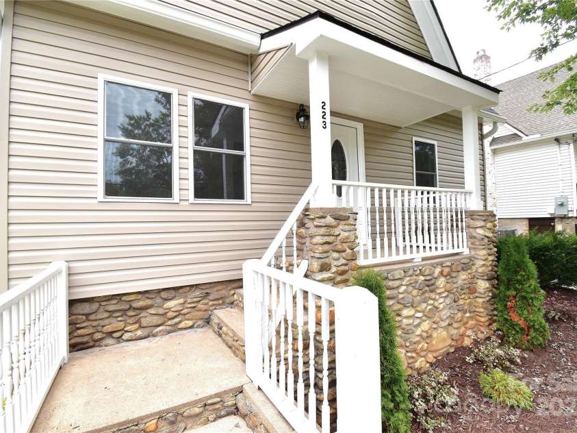 223 Main Street, Canton, NC 28716.  MLS# CAR4308024, YatesRealty ID 7148. 