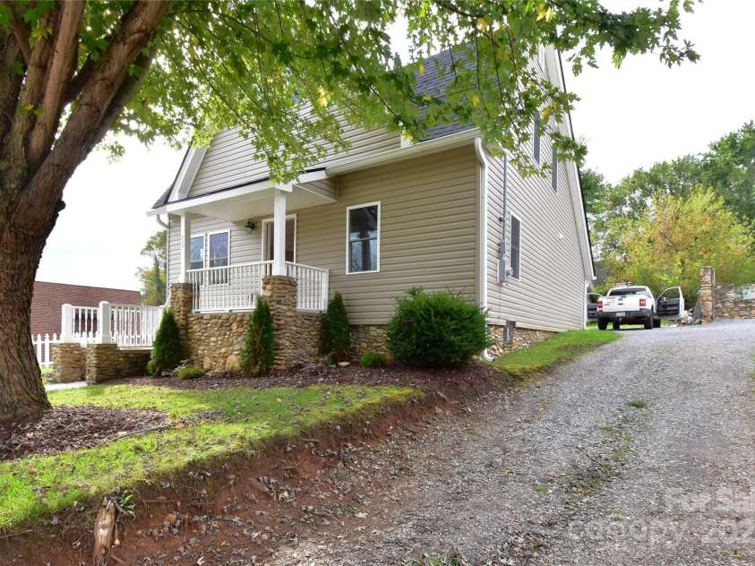 223 Main Street, Canton, NC 28716.  MLS# CAR4308024, YatesRealty ID 7148. 