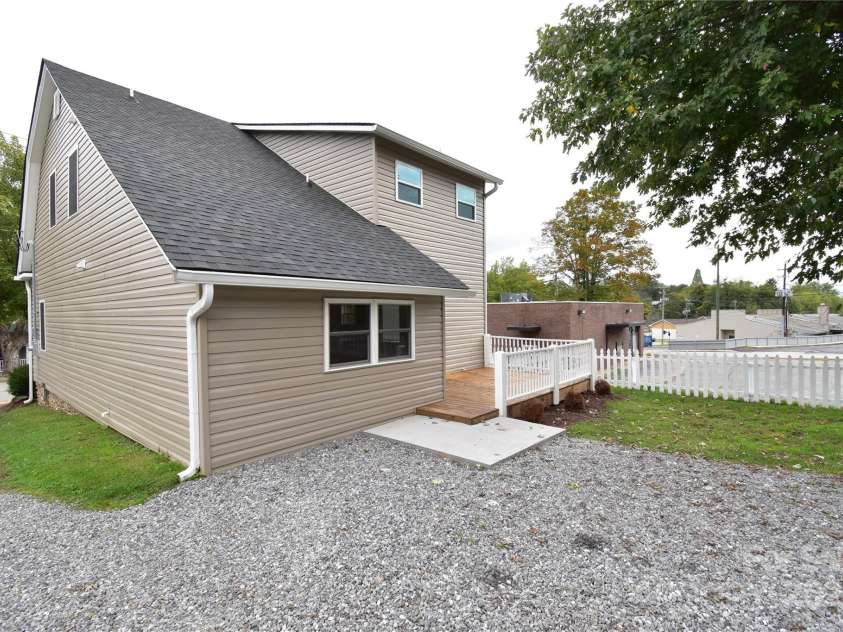 223 Main Street, Canton, NC 28716.  MLS# CAR4308024, YatesRealty ID 7148. 