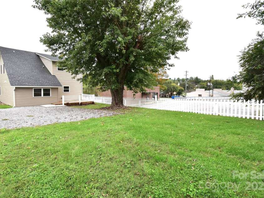 223 Main Street, Canton, NC 28716.  MLS# CAR4308024, YatesRealty ID 7148. 
