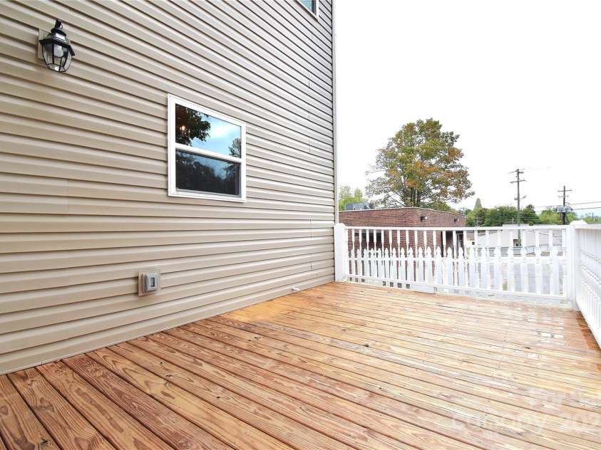 223 Main Street, Canton, NC 28716.  MLS# CAR4308024, YatesRealty ID 7148. 