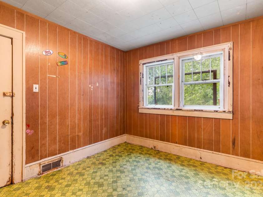 96 French Broad Avenue, Asheville, NC 28801.  MLS# CAR4205683, YatesRealty ID 715. 