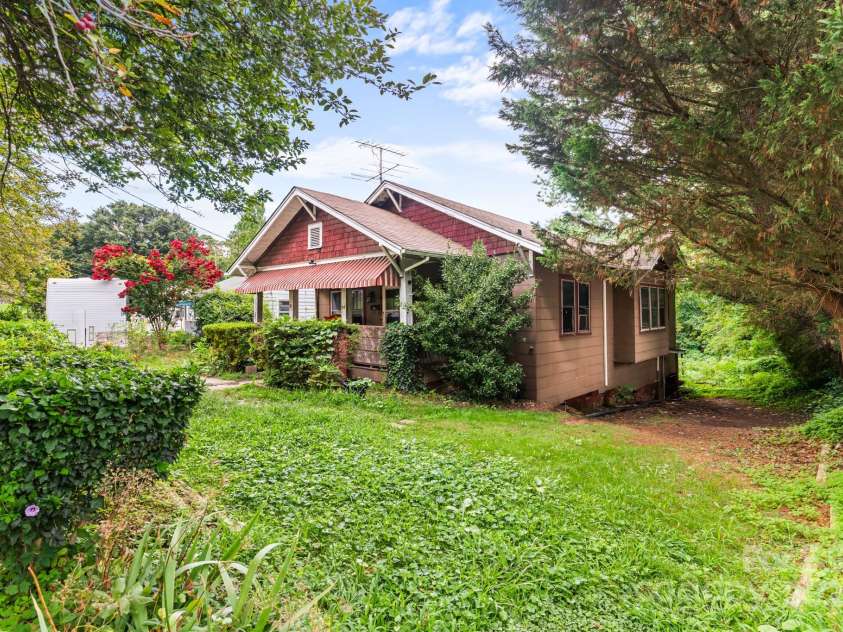 96 French Broad Avenue, Asheville, NC 28801.  MLS# CAR4205683, YatesRealty ID 715. 