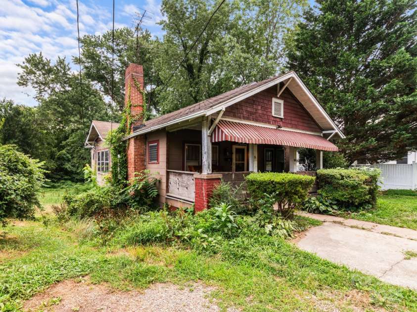 96 French Broad Avenue, Asheville, NC 28801.  MLS# CAR4205683, YatesRealty ID 715. 